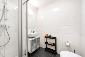 Dusch, hårtork och handdukar