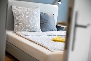 3 habitaciones, tabla de planchar con plancha, wifi y ropa de cama 