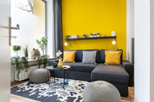 Big Central Apartment near Rotkreuzplatz with 3 BR for 12 PAX