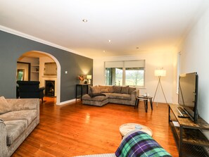 Cottage | Interior - Boat House (Aberdeen)