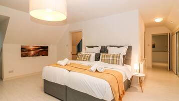 Cottage | 5 bedrooms, individually decorated, individually furnished, free WiFi