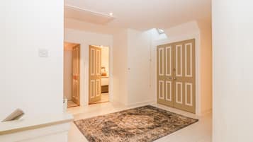 Cottage | 5 bedrooms, individually decorated, individually furnished, free WiFi