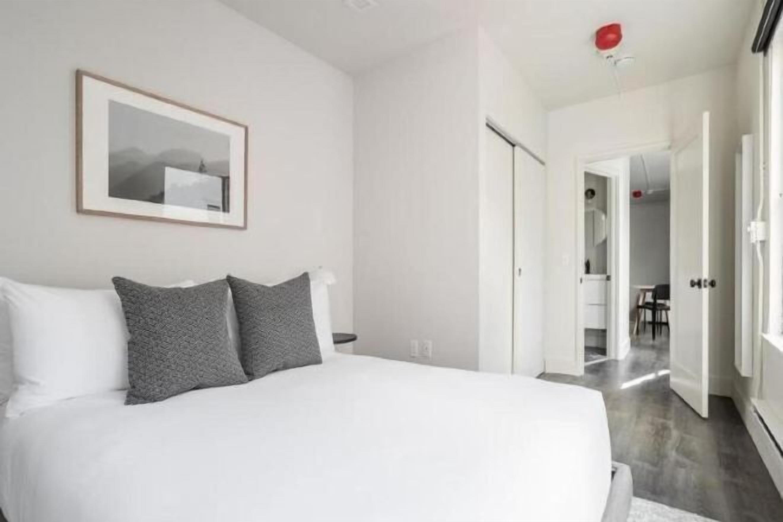 Premium bedding, individually decorated, individually furnished, desk