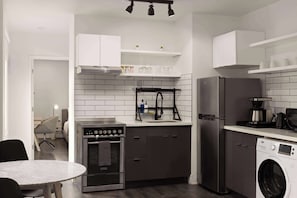 Apartment, 1 Bedroom, Non Smoking (1 Queen Bed) | Premium bedding, individually decorated, individually furnished, desk