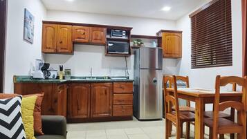 Apartment | Private kitchen | Cookware/dishes/utensils