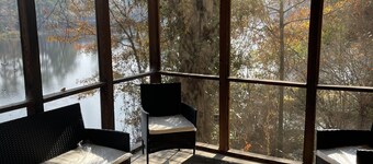 LAKE FRONT GUESTHOUSE