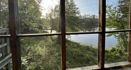LAKE FRONT GUESTHOUSE