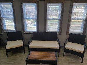 Interior - Cabin 1 at the Pallet Factory (Leadwood)