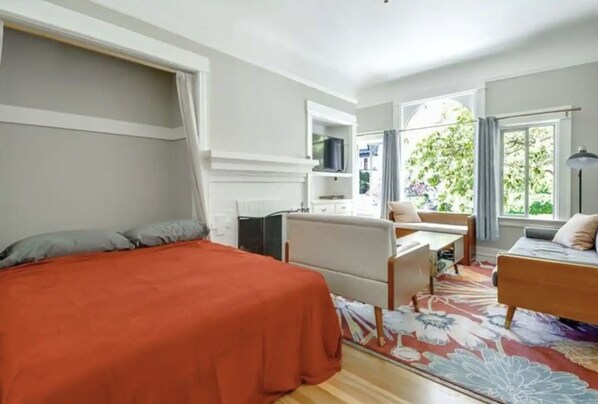 1 bedroom, iron/ironing board, free WiFi, bed sheets