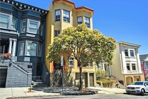 Exterior - Explore the City from the Beautiful, Victorian, Liberty Hill (San Francisco)