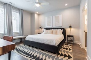 8 habitaciones, tabla de planchar con plancha, cuna de viaje y wifi 