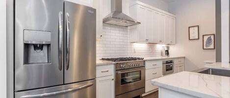 Micro-ondes, four, plaque de cuisson, lave-vaisselle