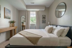 2 dormitorios, escritorio, tabla de planchar con plancha y wifi