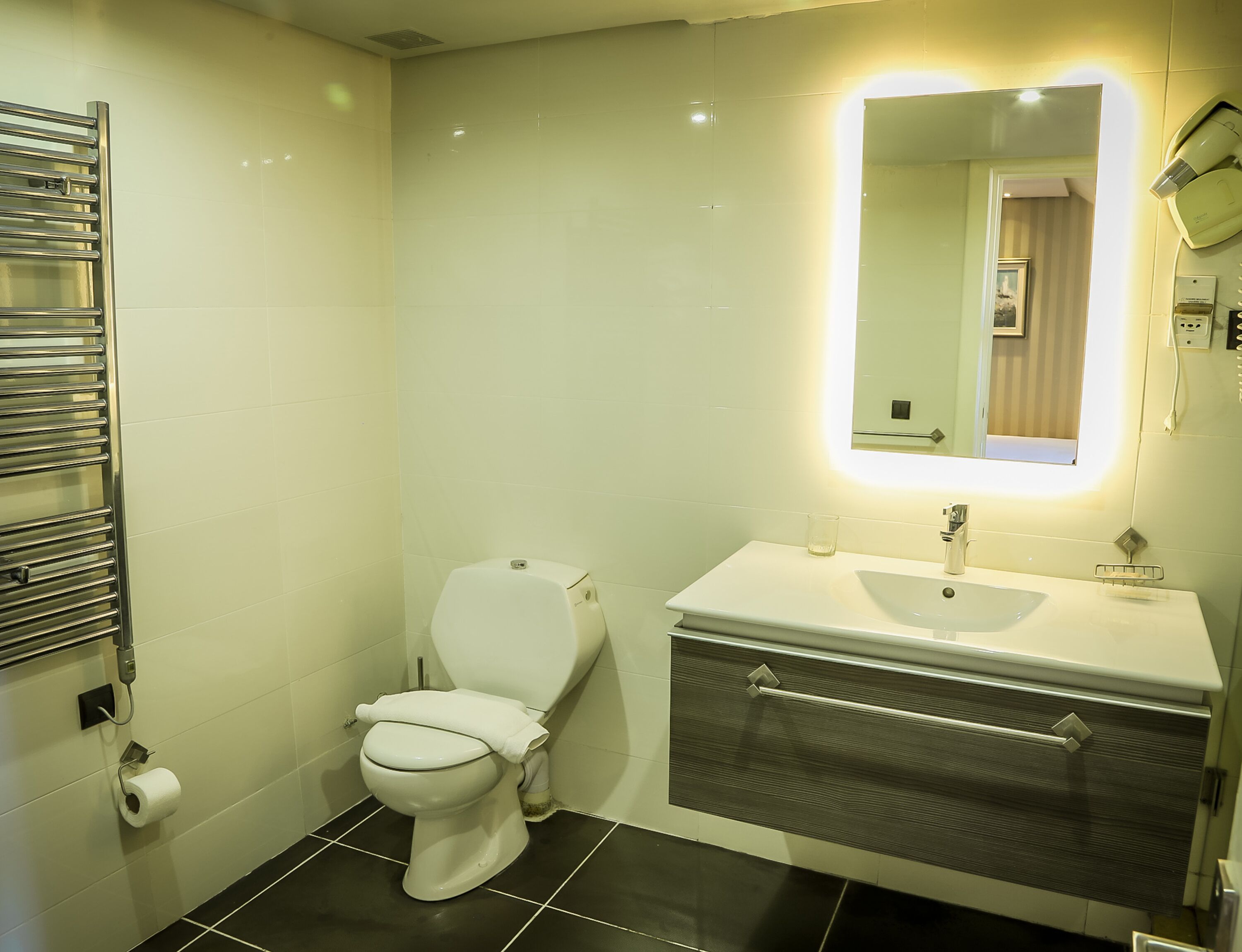 Junior Room | Bathroom | Free toiletries, hair dryer, towels, soap