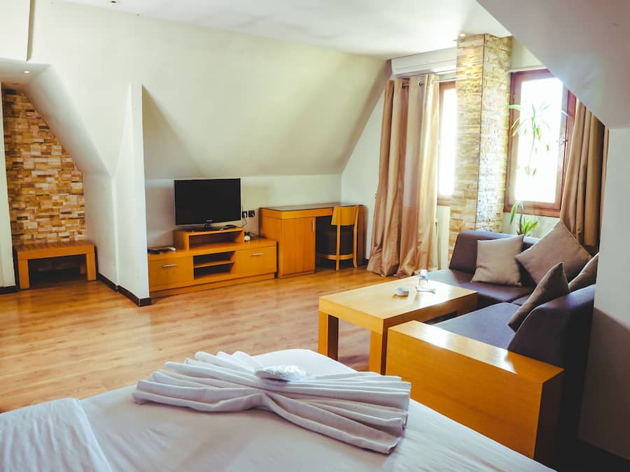 Premium bedding, minibar, laptop workspace, soundproofing