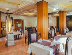 Breakfast, lunch and dinner served  - Hotel Perce Neige (Ifrane)