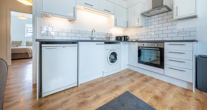 Stansted Airport & Bishops Stortford Town Centre Professional Apartment