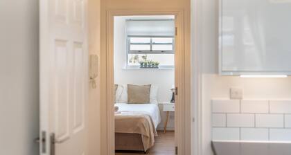 Stansted Airport & Bishops Stortford Town Centre Professional Apartment