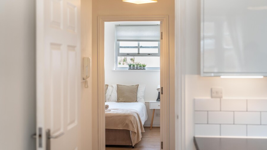 Stansted Airport & Bishops Stortford Town Centre Professional Apartment