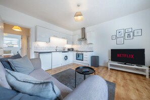 Business Apartment, Private Bathroom | Lounge - Stansted Airport & Bishops Stortford Town Centre Professional Apartment (Bishop's Stortford)