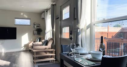 Washburne Studio: King size comfort and private Hot tub