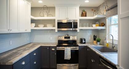 Modern 2BR 1BA Home For Rent in Central Janesville - Garage Parking,Pet Friendly