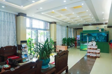 Lobby lounge. Renrenshun Hotel