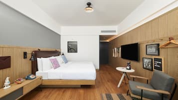 Rom – standard, 1 queensize-seng, byutsikt | Minibar, safe på rommet, skrivebord og blendingsgardiner