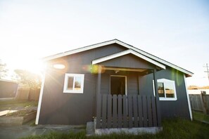 Exterior - Bowie & Jay's Beach House - Pet Friendly (Arcata)