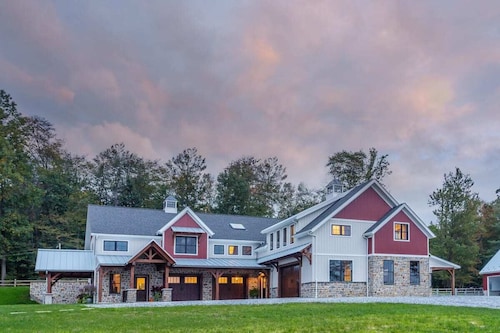 Amish Farm Retreat - Daily Pastries, Sunset Views & Cozy Private Suite