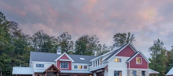 Amish Farm Retreat - Daily Pastries, Sunset Views & Cozy Private Suite