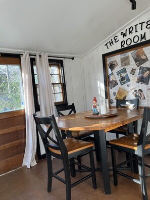 Dining - Nashville writers room (Nashville)