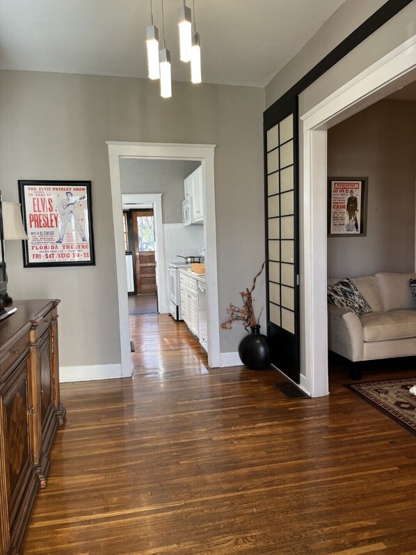 Living area - Nashville writers room (Nashville)