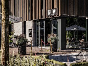 Breakfast, lunch and dinner served