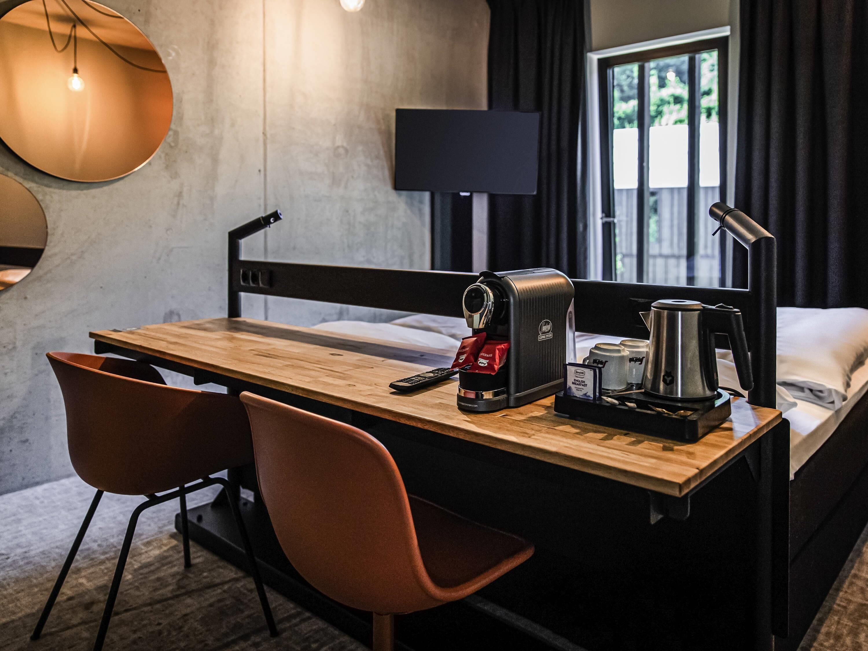 Comfort Room, 1 Double Bed | Minibar, in-room safe, desk, laptop workspace