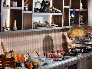 A breakfast buffet with various food items and utensils. - Mercure Fribourg Centre Remparts (Fribourg)