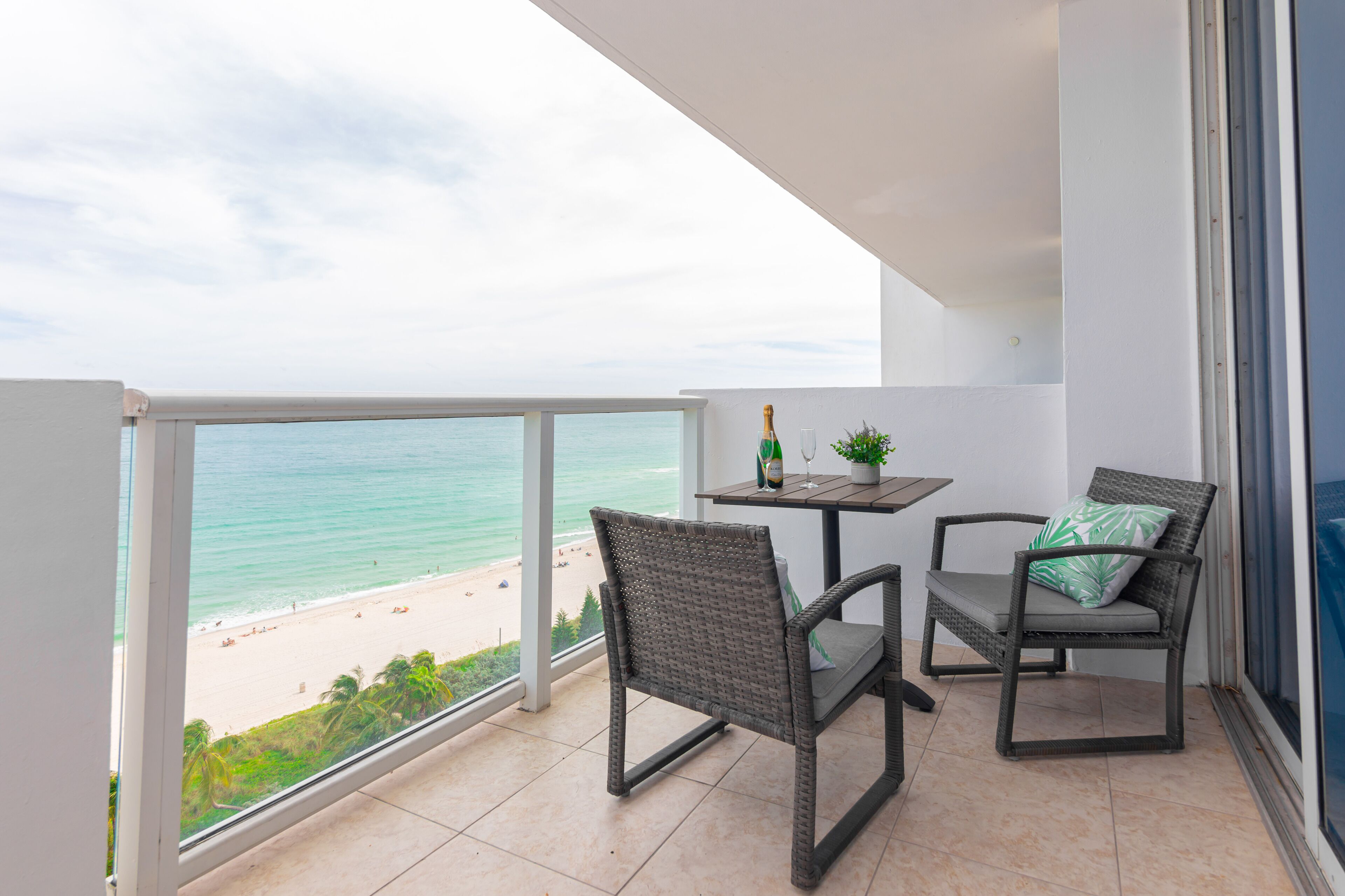 Luxury Studio Suite | Balcony