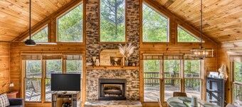 Amazing Foliage Views + Mountain View + Hot Tub + Fire Pit + Wrap-around Deck