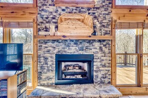 Interior - Amazing Foliage Views + Mountain View + Hot Tub + Fire Pit + Wrap-around Deck (Cherry Log)