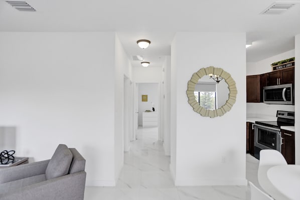 TV connectée de 32 pouces avec chaînes numériques, télévision, Netflix