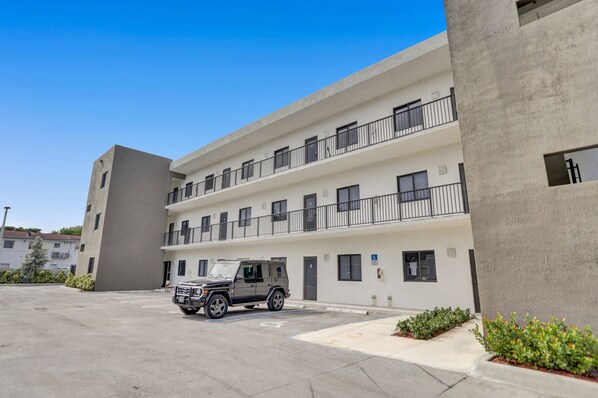 Interior entrance -  Renzzi Wynwood Apartments (Miami)
