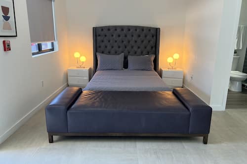 Deluxe Studio, 1 Queen Bed, Private Bathroom | Down duvets, laptop workspace, blackout curtains, iron/ironing board