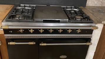 KĂŒhlschrank, Mikrowelle, Ofen, Herdplatte