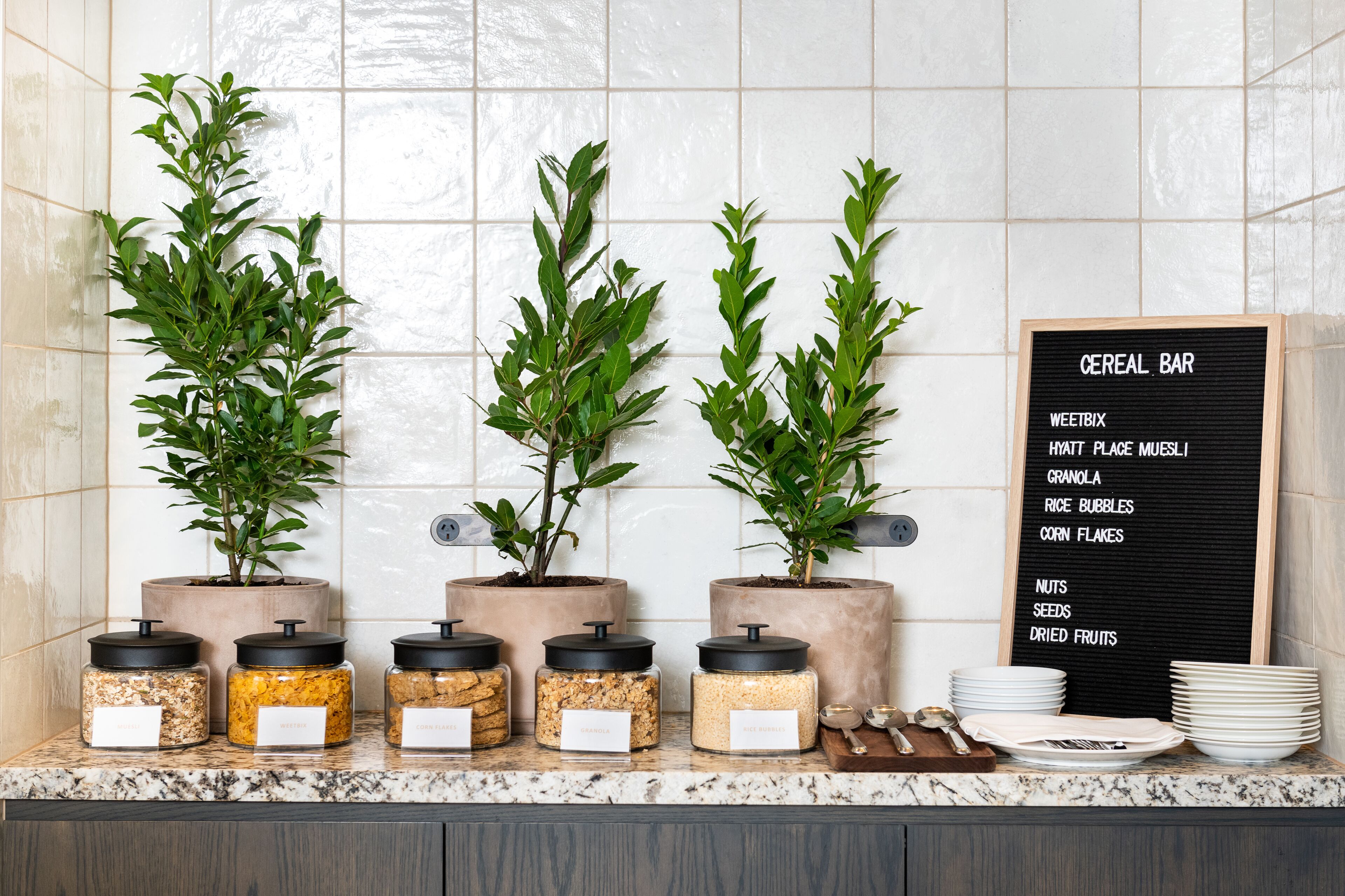 每日供应自助式早餐（每人 AUD 35）