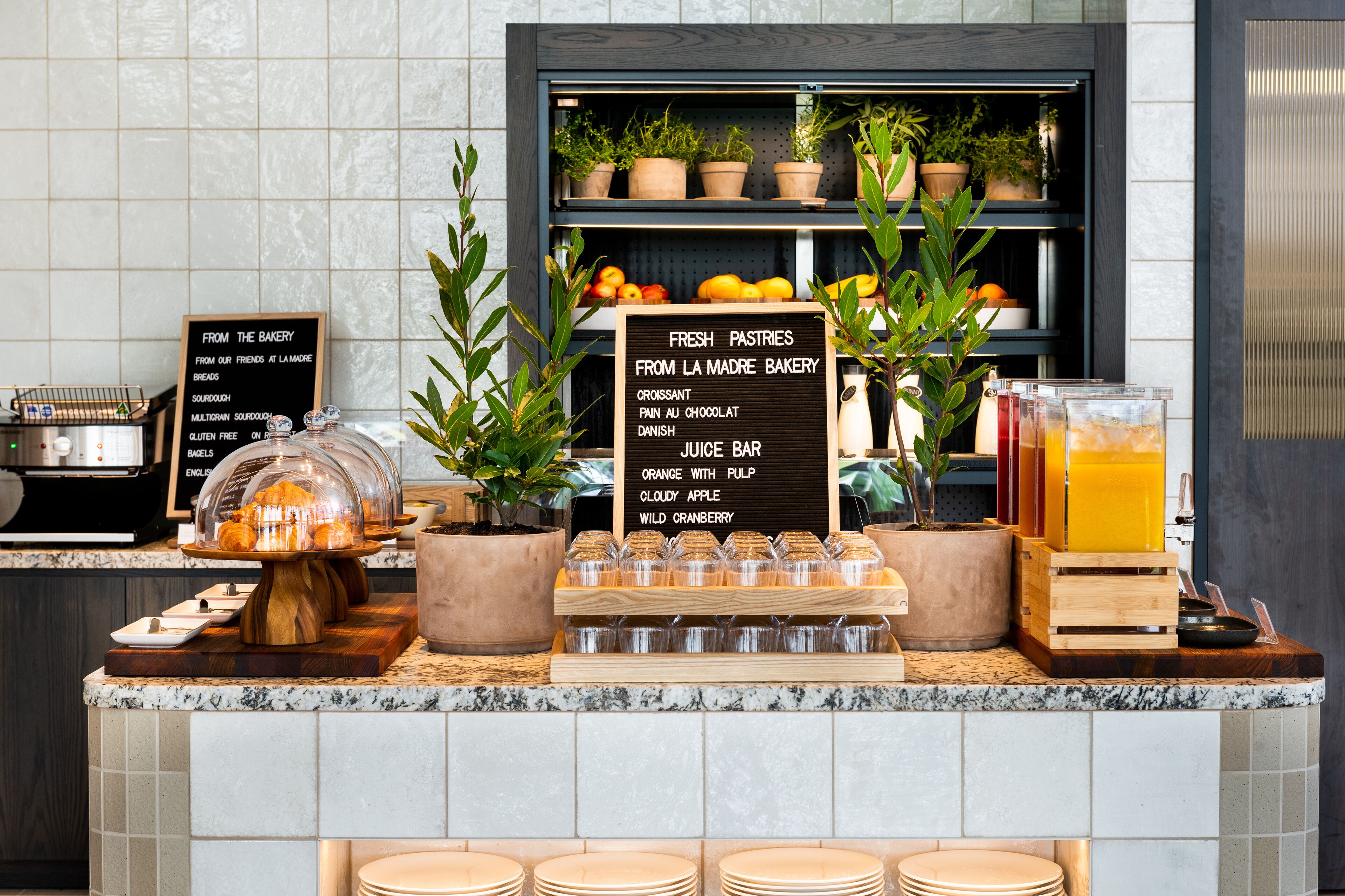 Se ofrece un desayuno bufé todos los días (por un coste adicional)