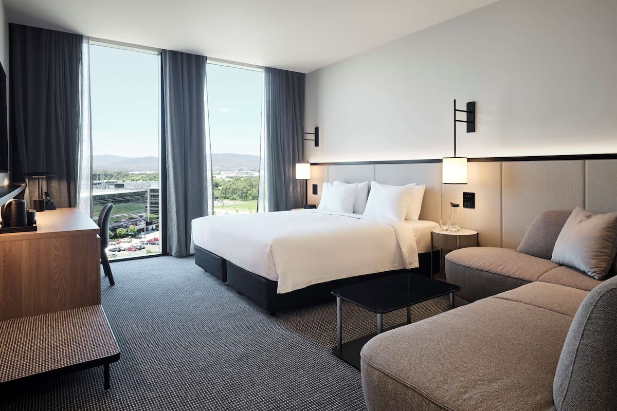 room, 1 king bed, mountain view | 1 bedroom, egyptian cotton sheets, premium bedding, pillow-top beds