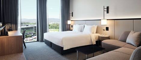 Room, 1 King Bed, Mountain View