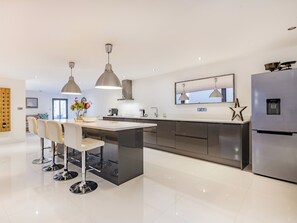 Dishwasher, high chair - 3 bedroom accommodation in Letheringsett (Letheringsett)