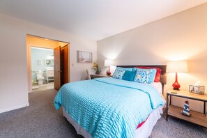 1 bedroom, desk, iron/ironing board, free WiFi - Lovely in Walloon Village (Walloon Lake)