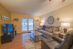 Smart TV, fireplace - Lovely in Walloon Village (Walloon Lake)